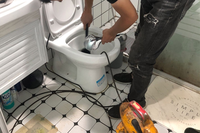 河口马桶堵塞自己疏通还是找师傅?专业上门服务让你省时更省心